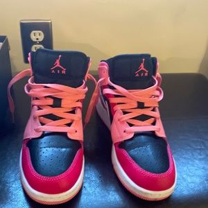 Air Jordan 1 MID